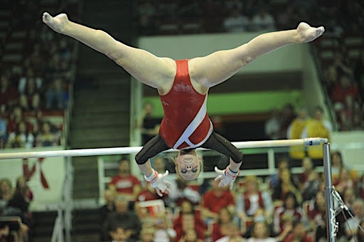 Gymnast With Camel Toe play newsstand