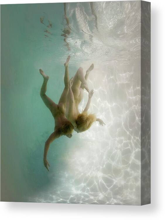 ahmed elfkhrany recommends nude men underwater pic