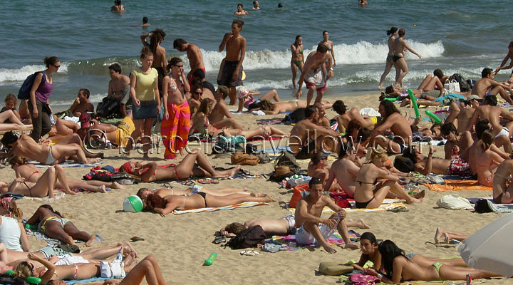 barcelona beach tits