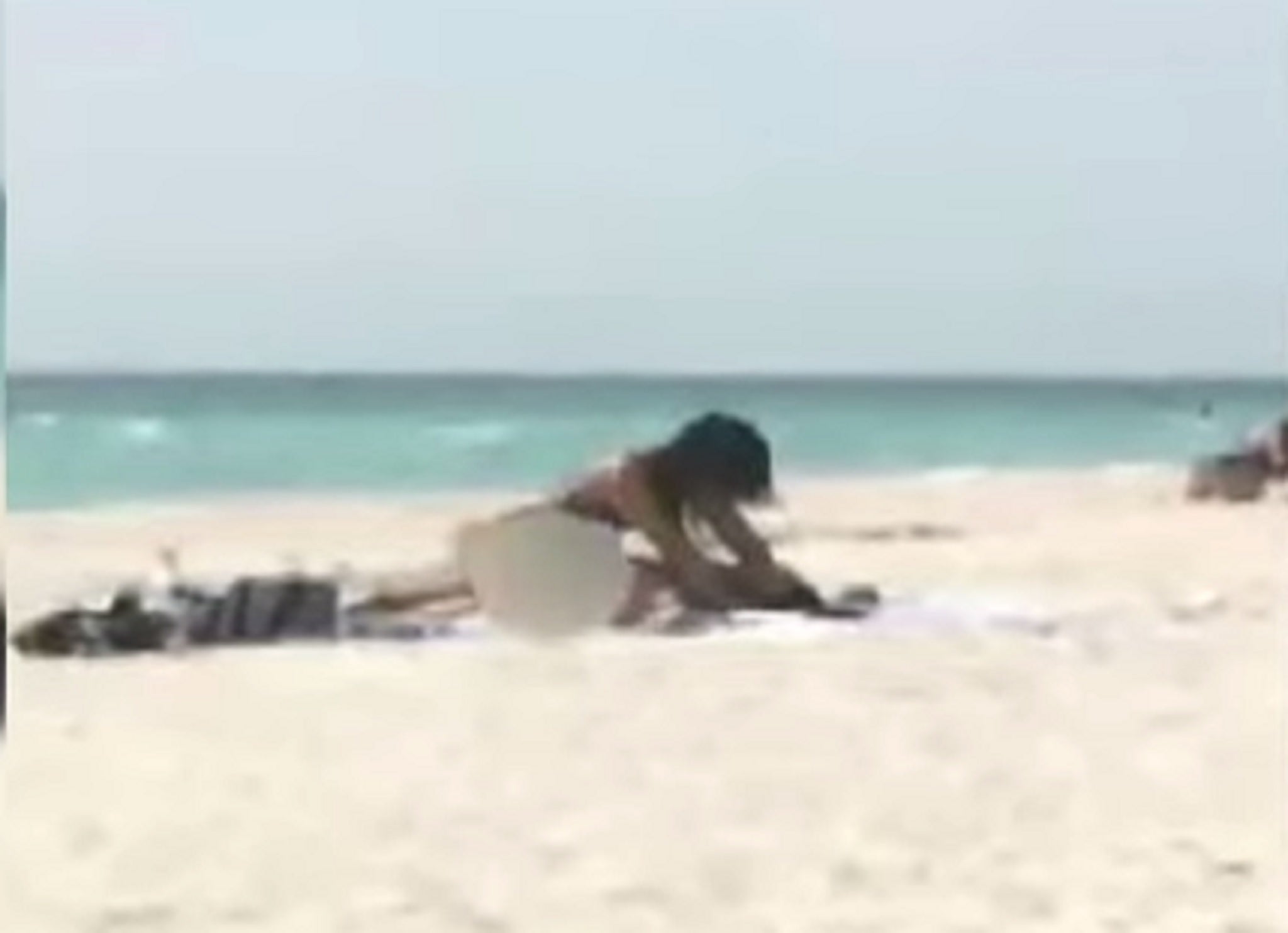 Havingsex On The Beach asian brothel