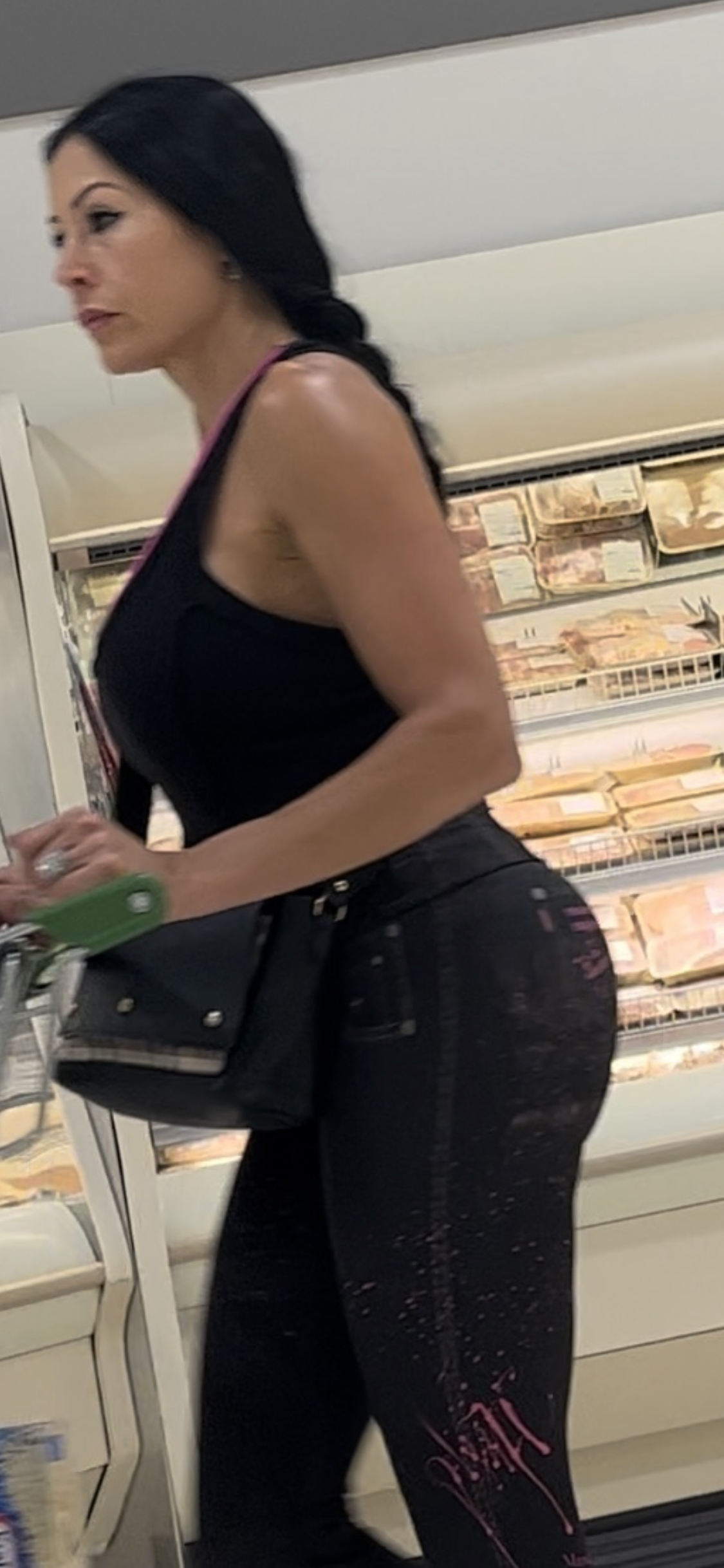 cyrielle recommends creepshot milf pic