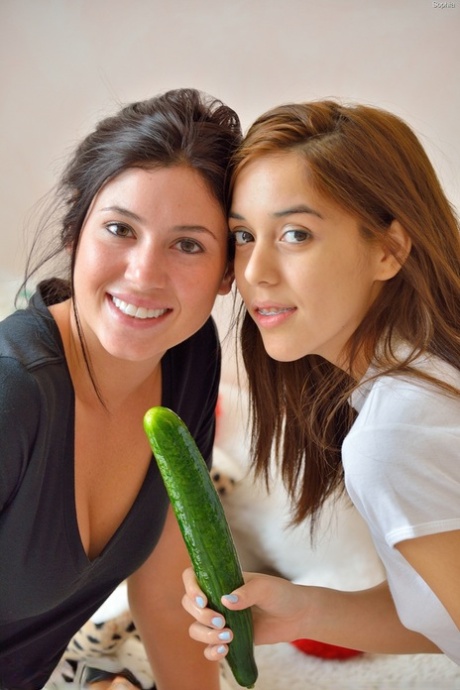 lesbian cucumber porn