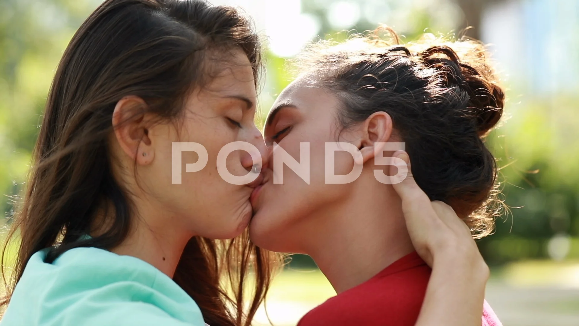 desiree jobe recommends lesbian brazilian kiss pic