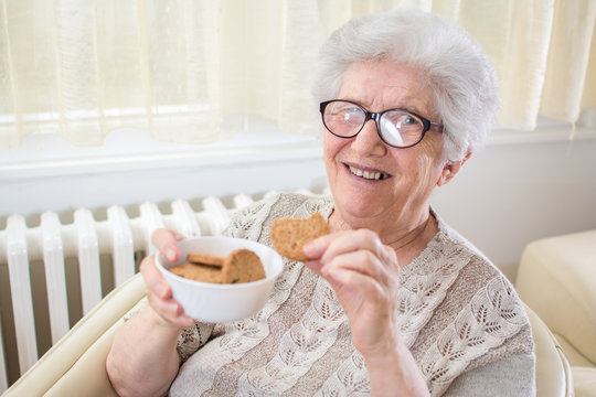 angelica velazquez recommends grandma eating come pic