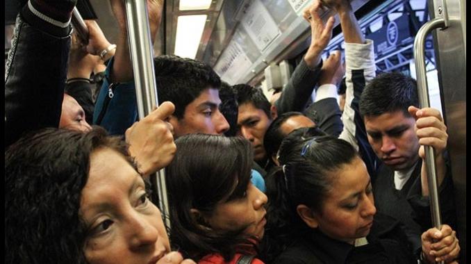 chwiney reper share arrimones en el metro photos