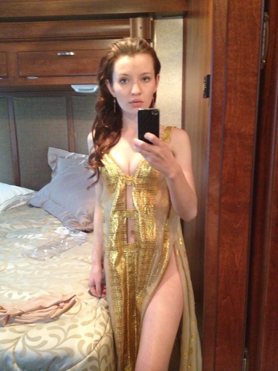 cha fernandez recommends Emily Browning Nude