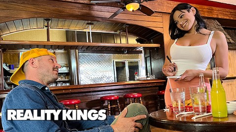 alyssa grove recommends waitress flashing pic