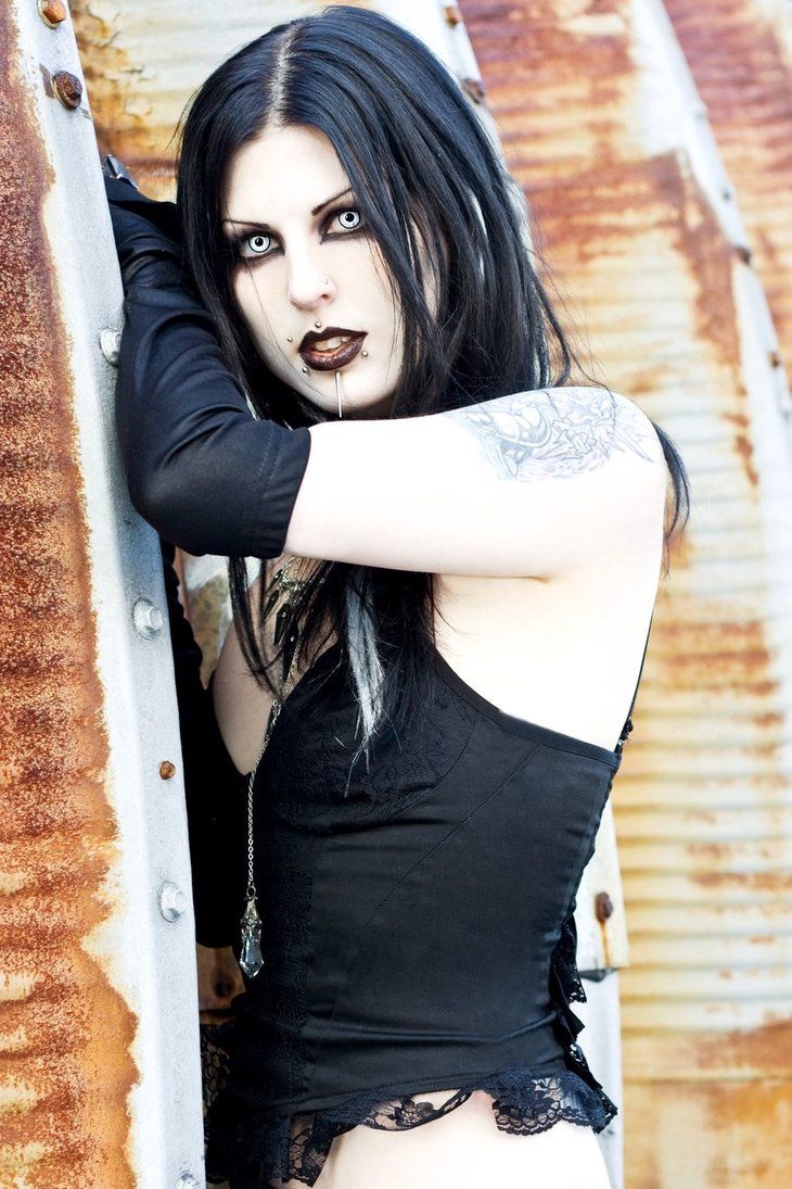 Hot Goth Nude dead beauty