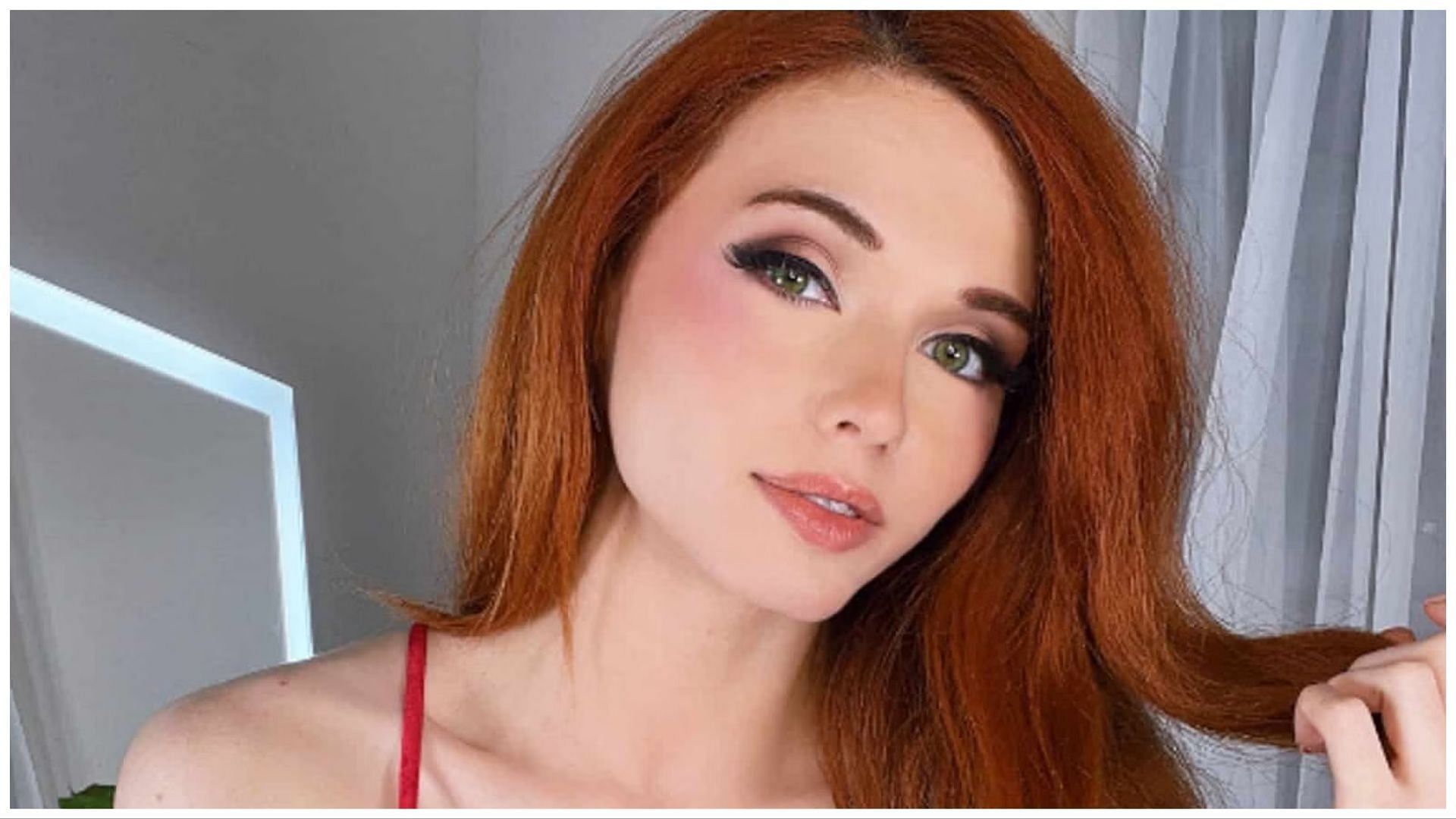 Amouranth Full Nude babe spread