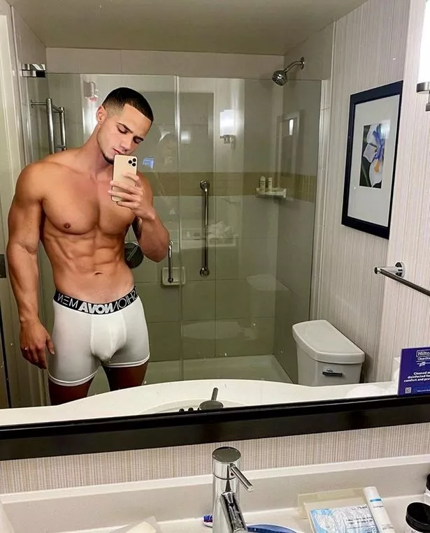 brad sinklear recommends male bulge photos pic