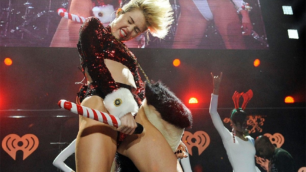 alicia kanatria brounson add photo miley cyrus nude on stage