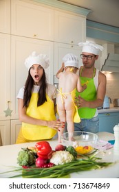 naked mom in kitchen