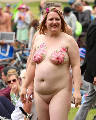 bbw nude in public