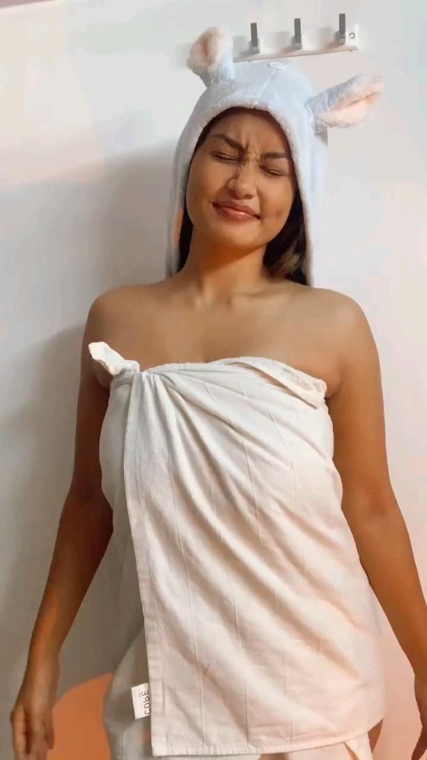 bianca mcculloch recommends asian towel drop pic