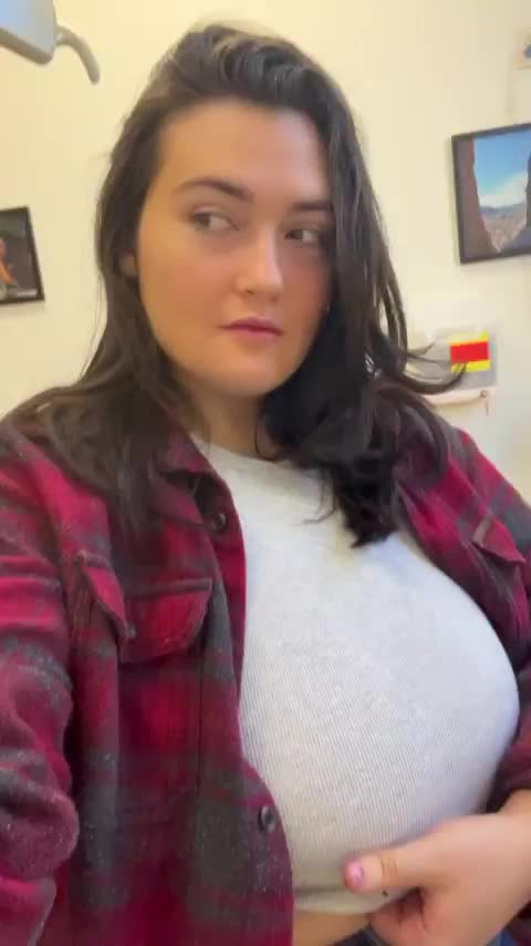 big tits twerking