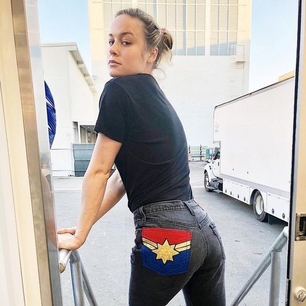 amy hoyt share brie larson booty photos