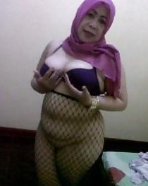 amie mccallister recommends bokep tante jilbab pic