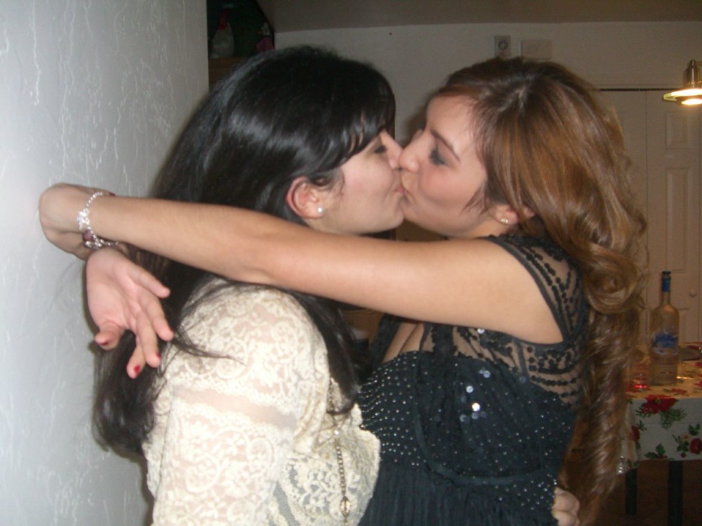 Best of Hot lesbian tongue kiss