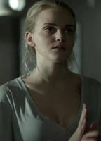 madeline brewer nude