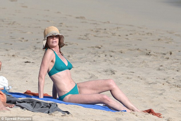 Marg Helgenberger In A Bikini han quoc