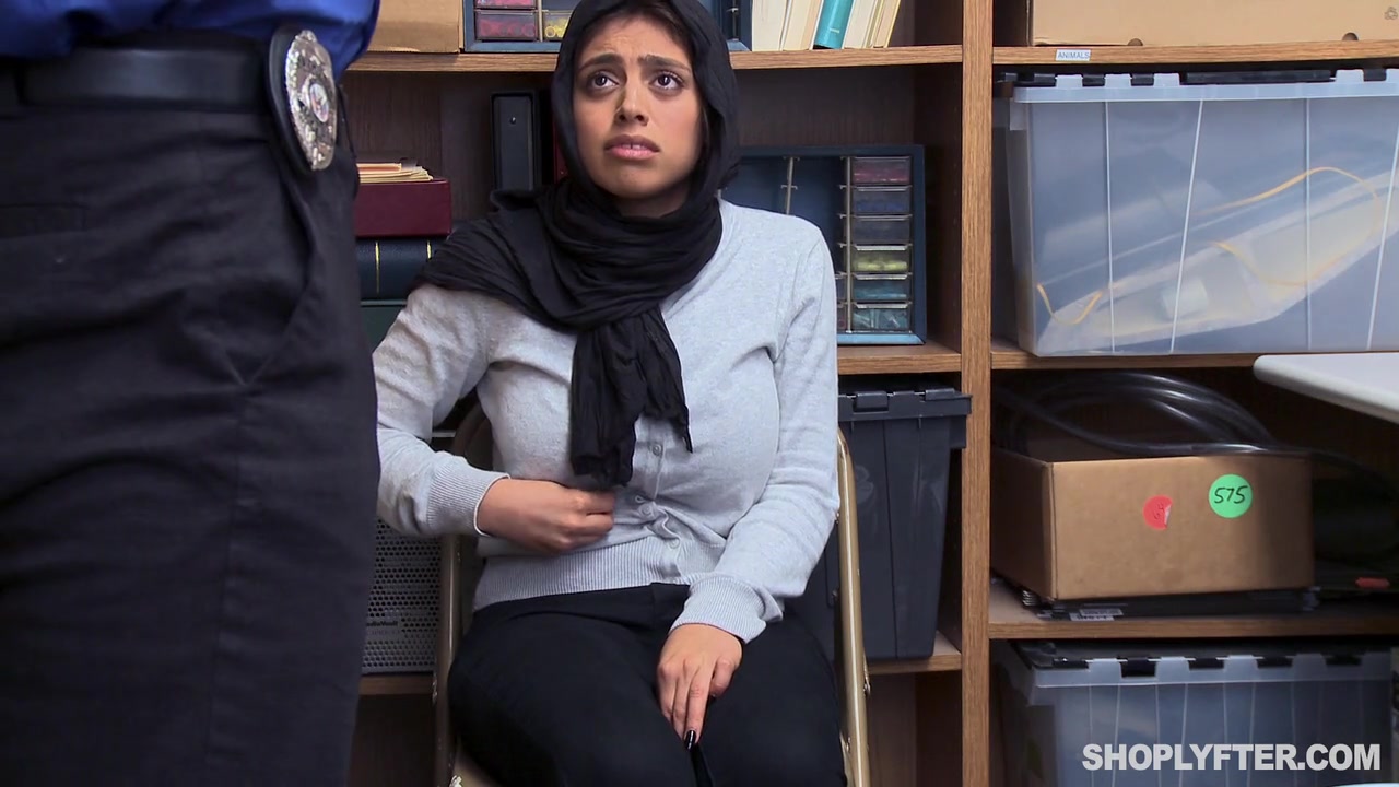 dominika gardocka recommends Shoplyfter Hijab